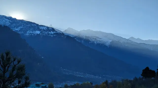 Manali snow mountains